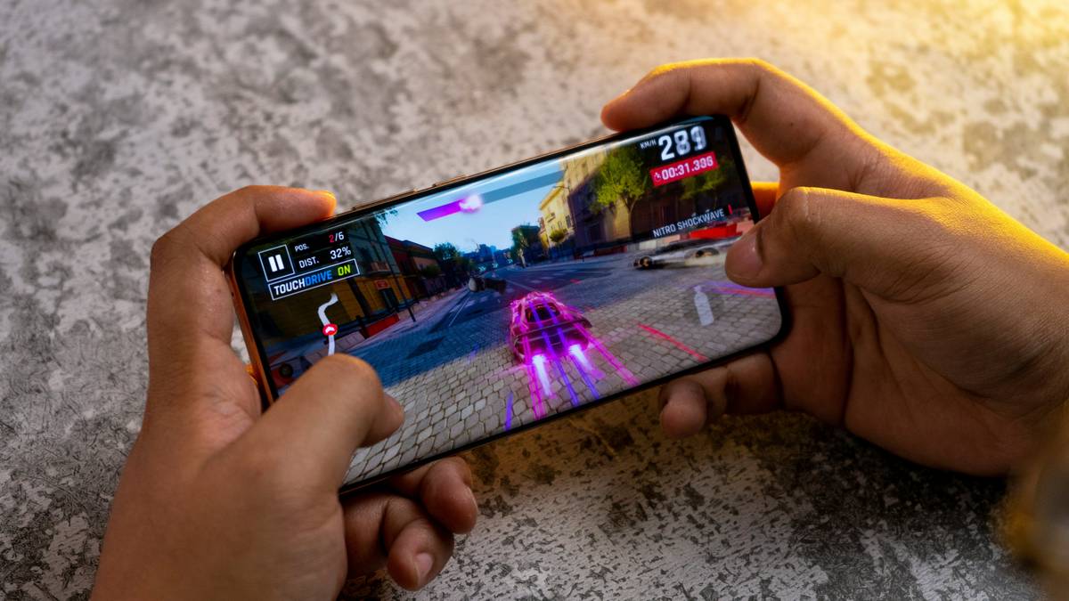 Best tablet for GeForce Now showing controller pairing process