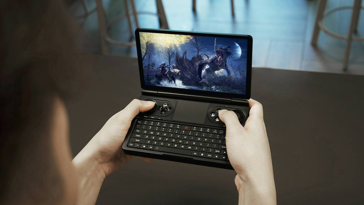 Gaming tablet screen review close-up of display testing for panel uniformity and backlight bleed